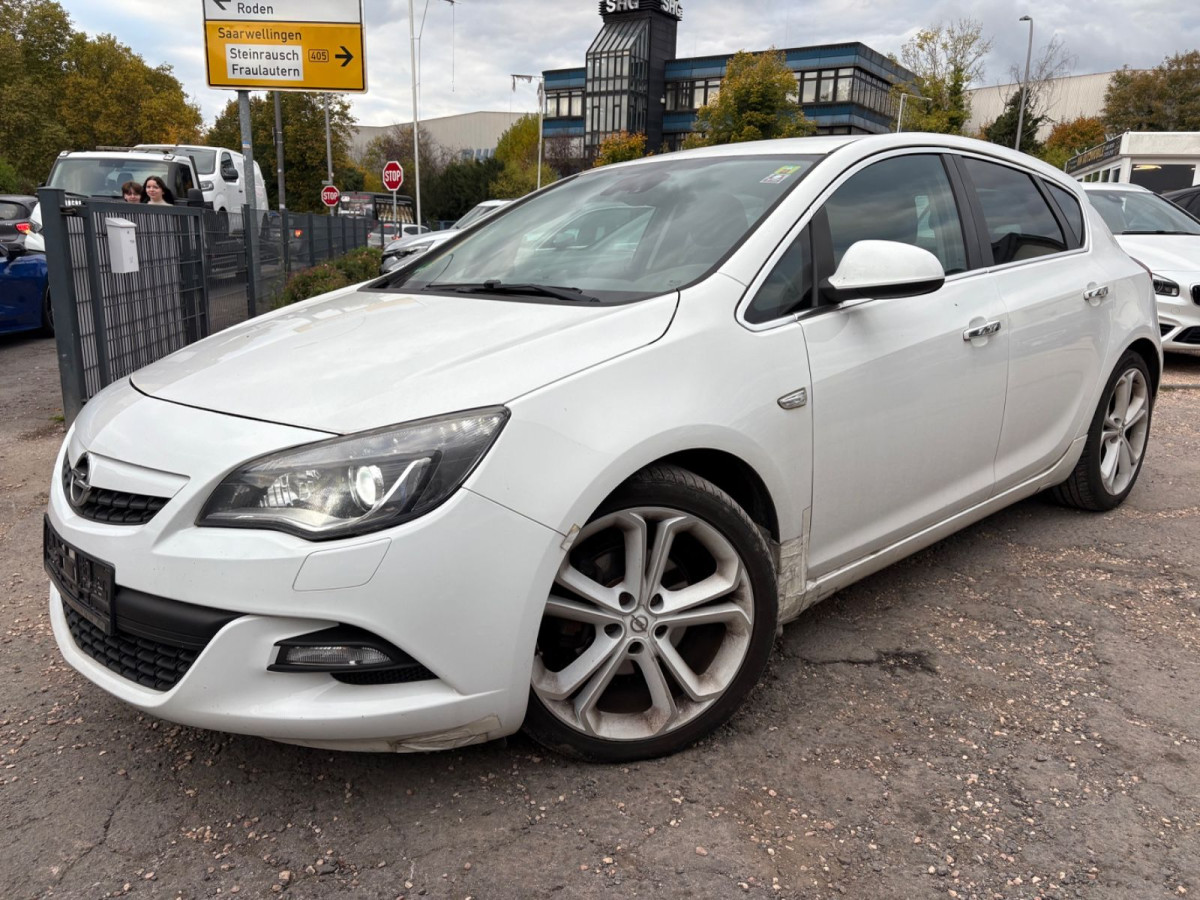 Opel Astra Astra J Lim. 5-trg. White Edition