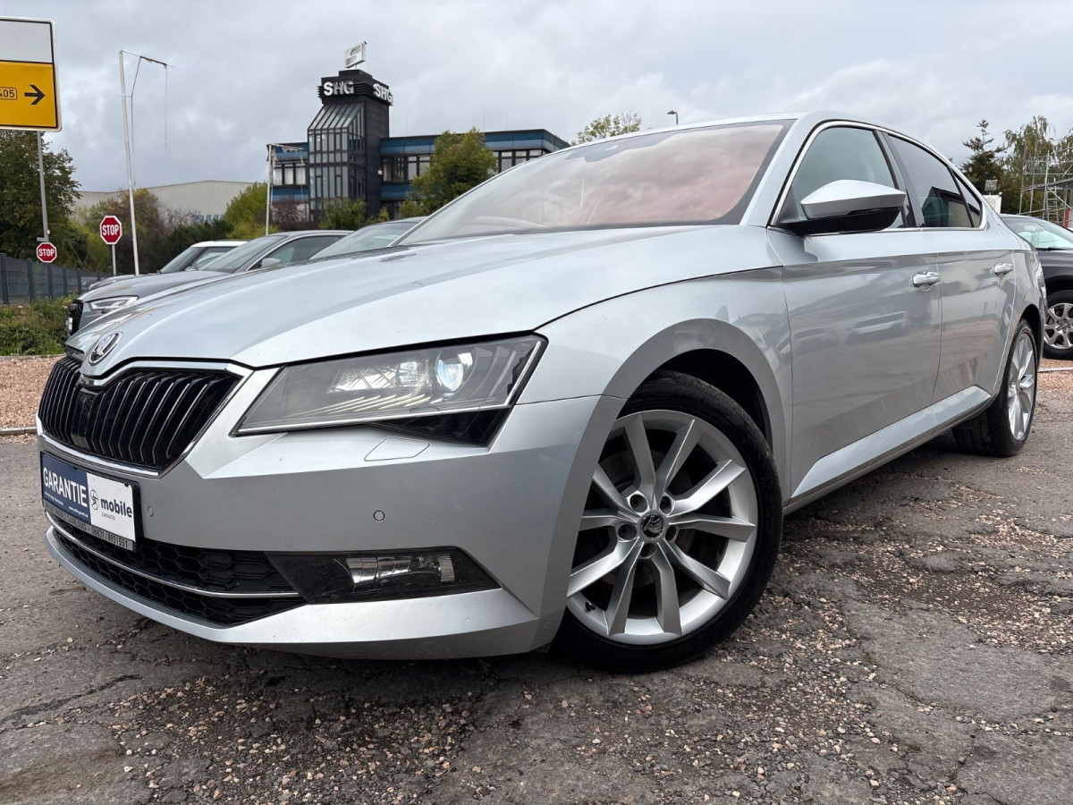 Skoda Superb Superb Lim. Style 150 PS / DSG / LEDER /