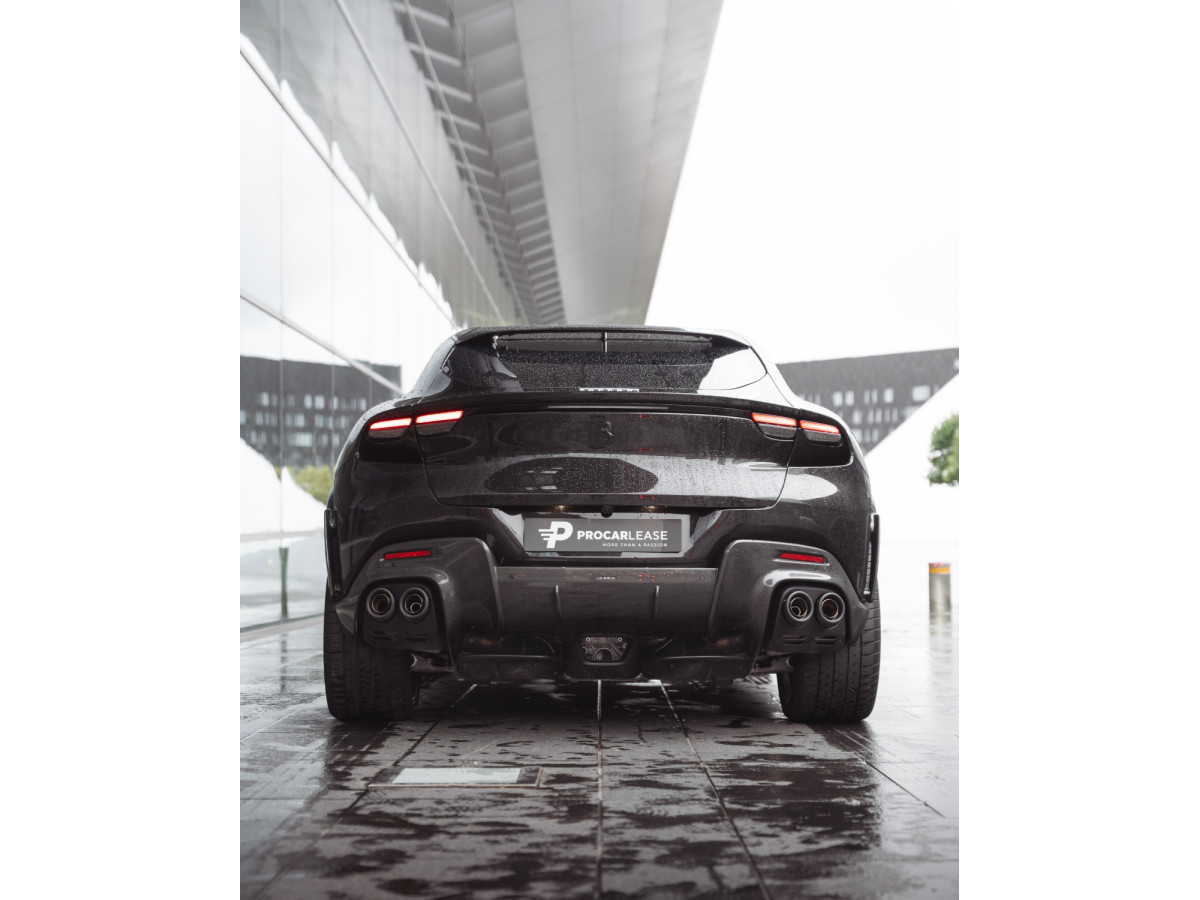 Ferrari Purosangue V12 / AVAILABLE MY 2026 / PANORAMA/ CARBON /VOLL