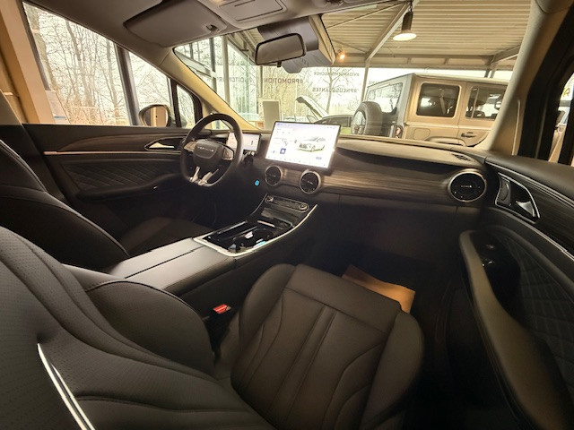 Forthing U-Tour 1.5 TURBO PHEV 5