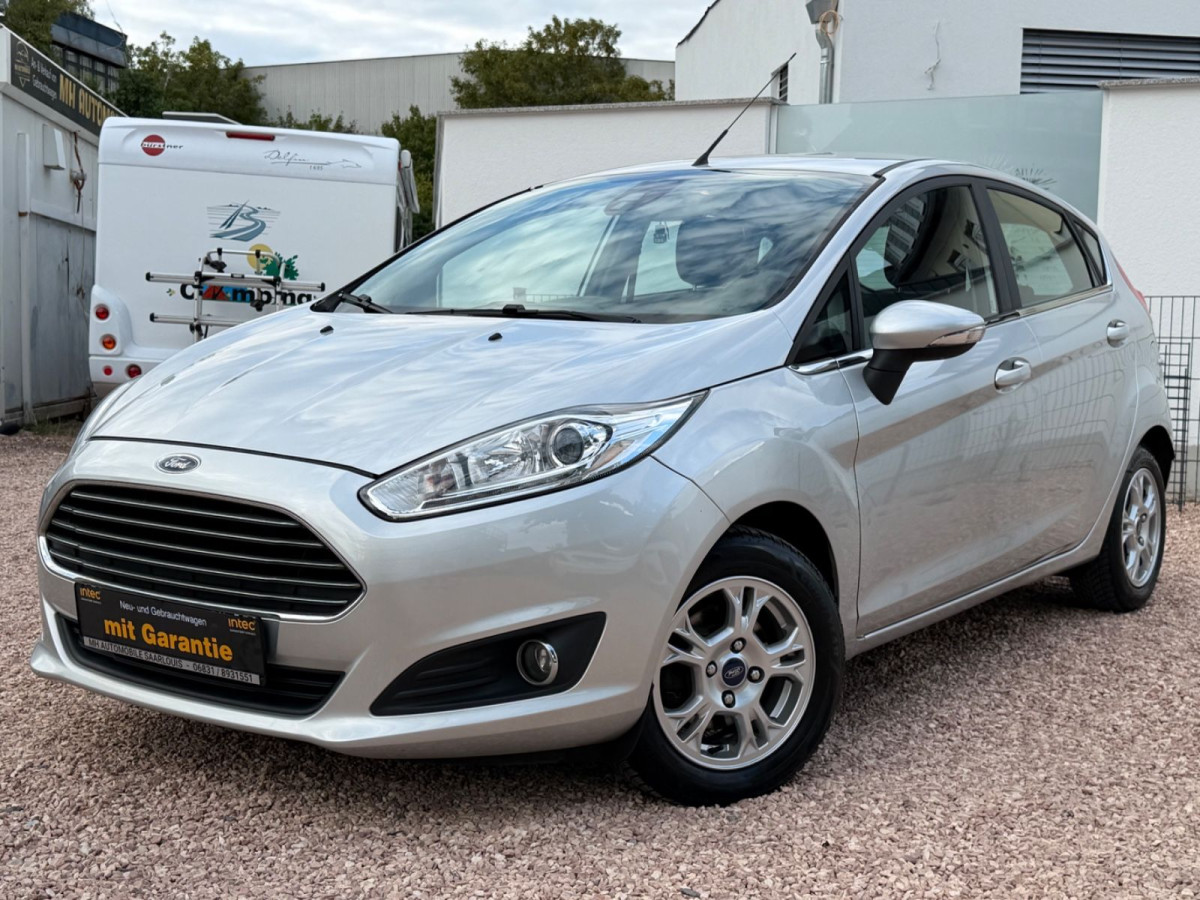 Ford Fiesta Titanium/5xTürer/Klimaautomatik/Alu