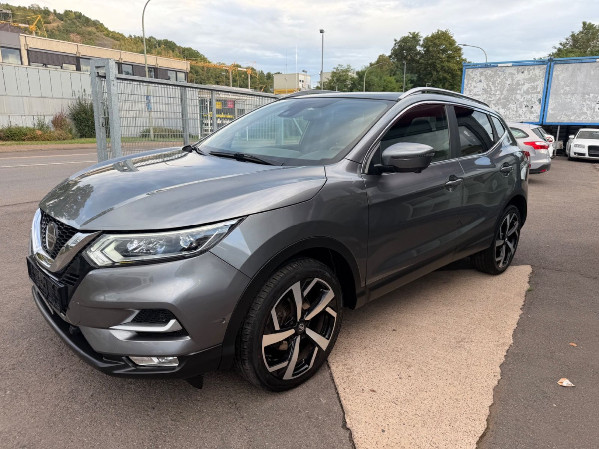 Nissan Qashqai Tekna+1.3 140PS/Pano/360K/LED/LEDER/VOLL