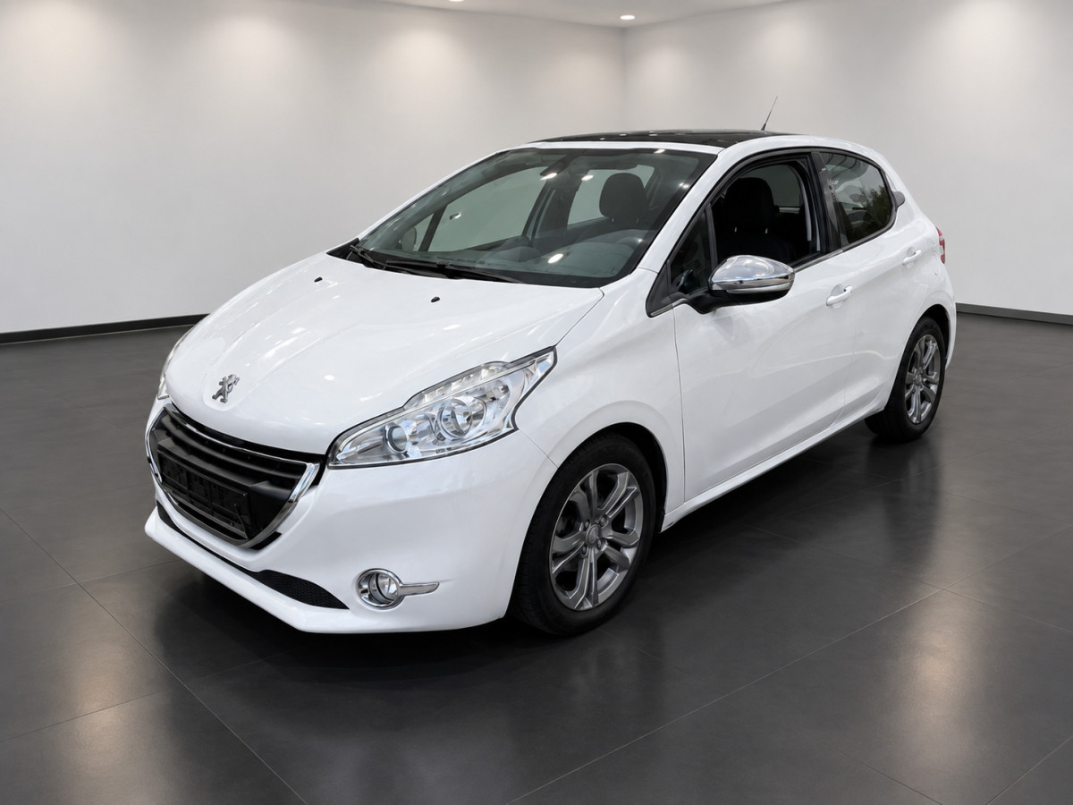 Peugeot 208 1.6 16v Allure Pano Navi PDC