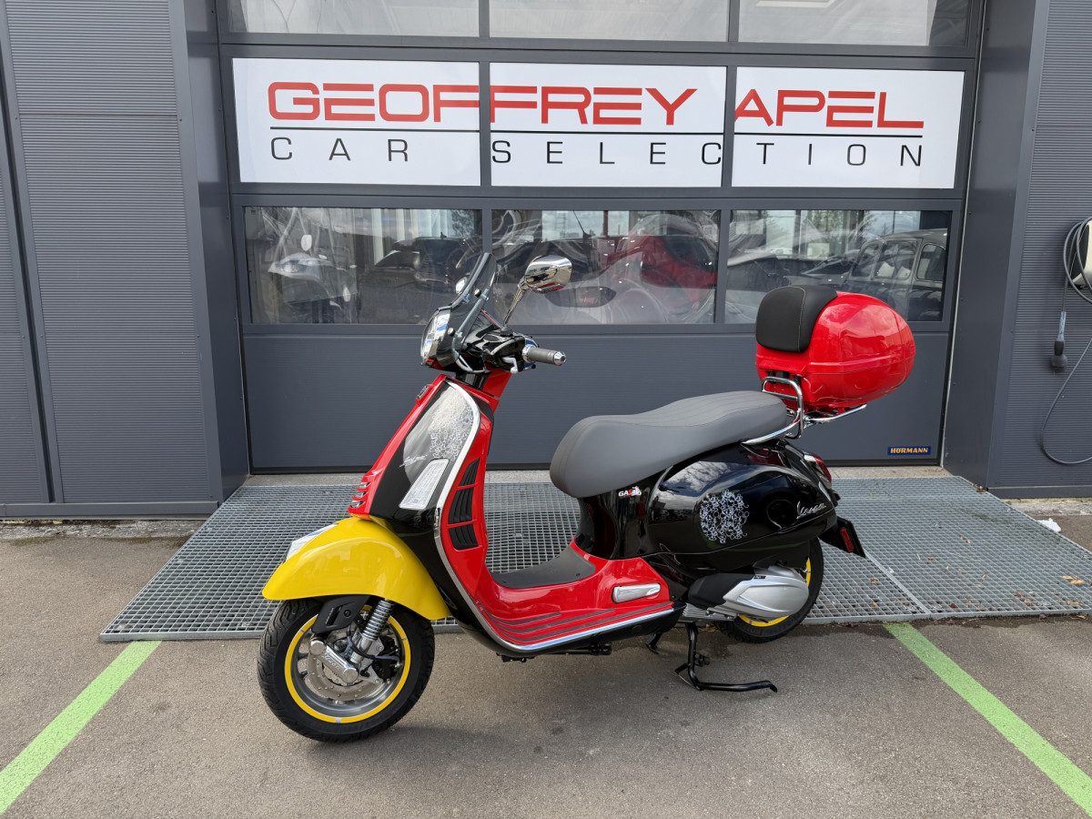 Vespa GTS 310 MICKEY MOUSE , édition spéciale GAS