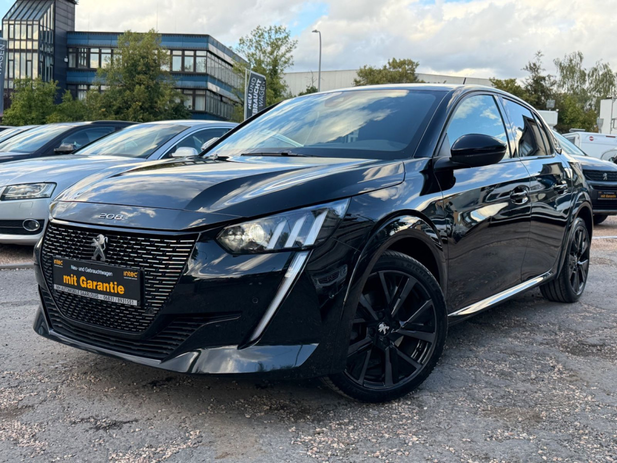 Peugeot 208 GT / KAMERA / LED /