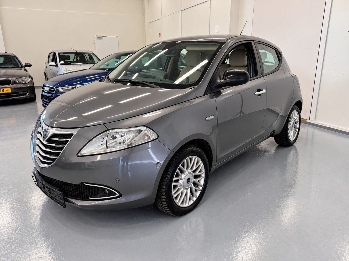 Lancia Ypsilon 1.2i 70 Gold Clim Radars Regul