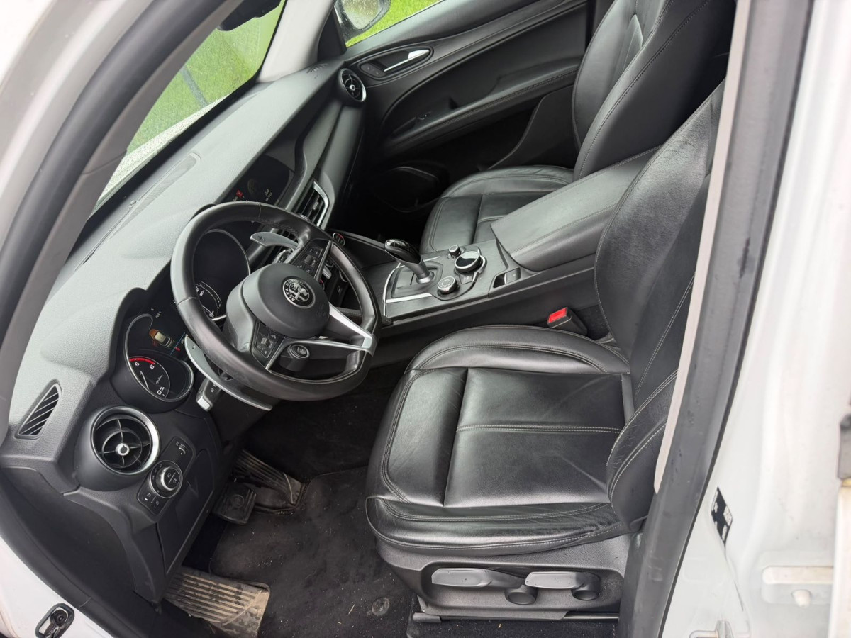 Alfa Romeo Stelvio Super 2WD/Leder/Navi/Kamera/