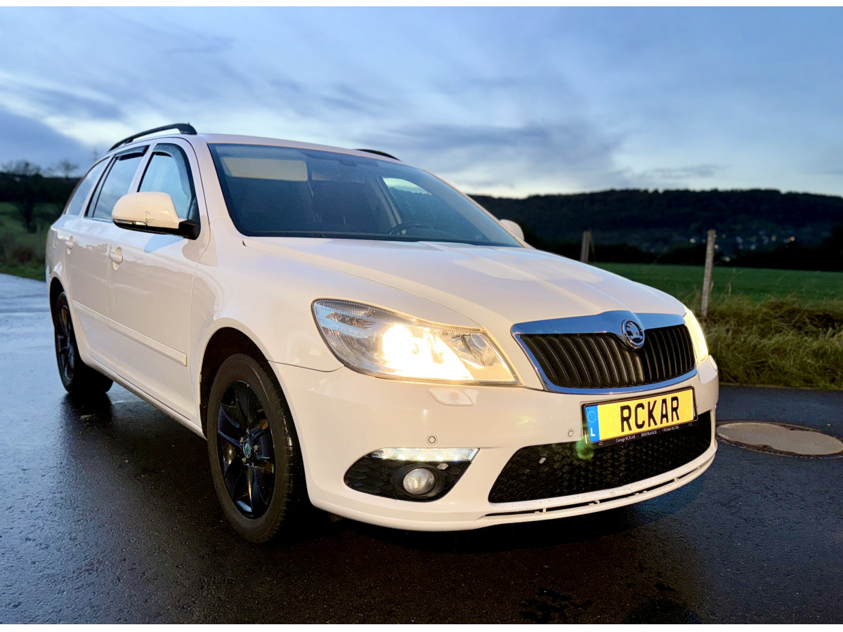 Skoda Octavia Combi 1.6TDI 105CH Ambition DSG7 **Boite auto, Capteurs, Break** //  // 12 MOIS GARANTIE