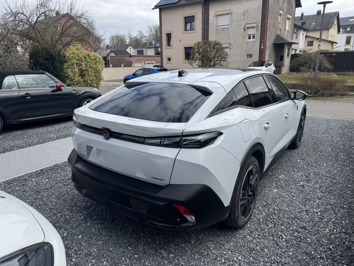 Peugeot 408 GT 1.6 Plug-In Hybrid 180 S&S e-EAT8