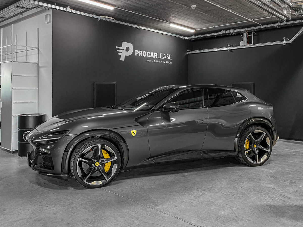 Ferrari Purosangue V12 / AVAILABLE MY 2025 / PANORAMA/ CARBON/ NERO