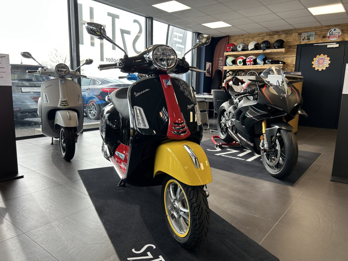 Vespa GTS 310 Mickey Mouse Disney Edition STH71