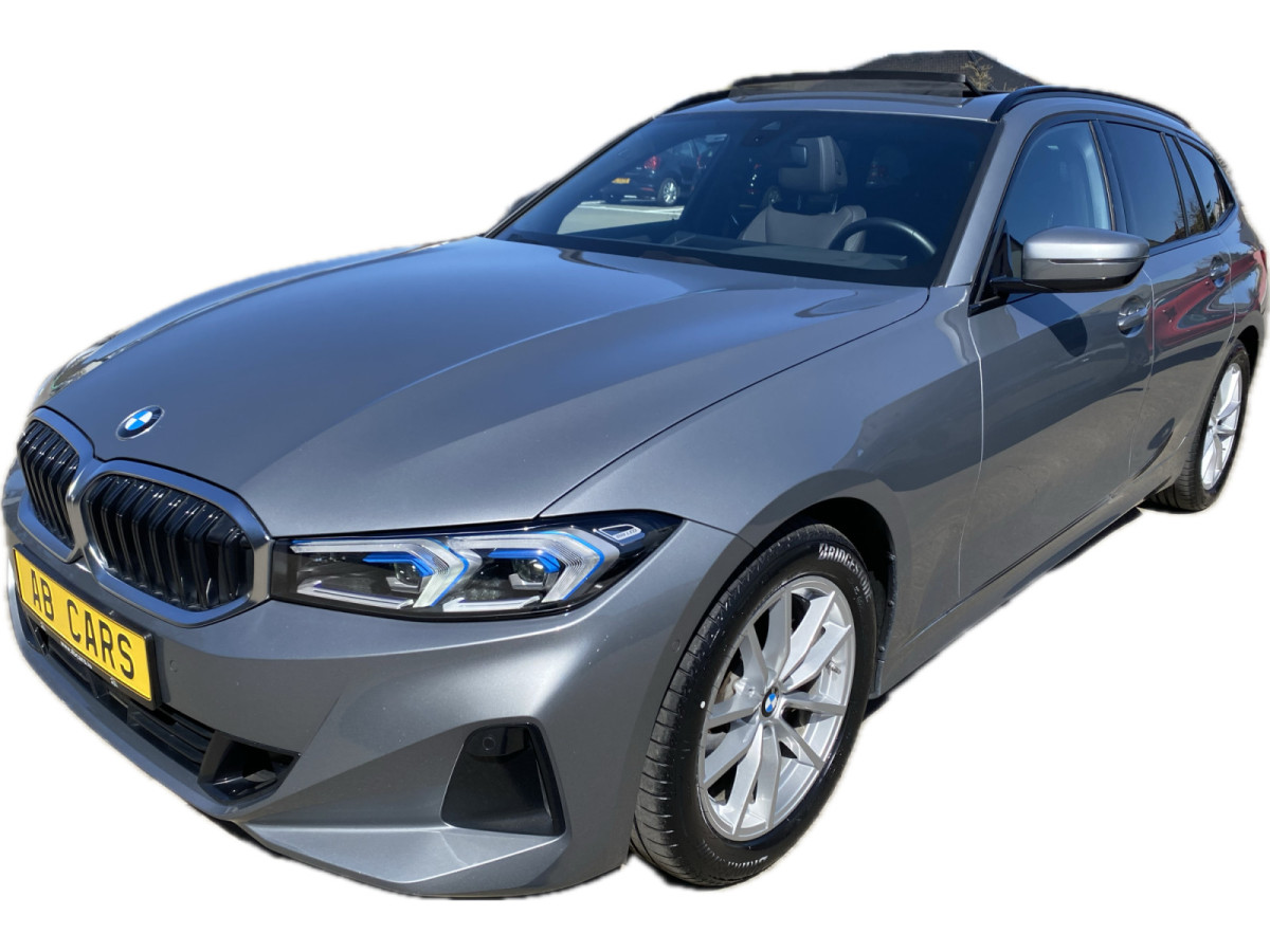 BMW 318 318d A G21 Touring Pano - ACC - Keyless- Harman Kardon - Head up Display