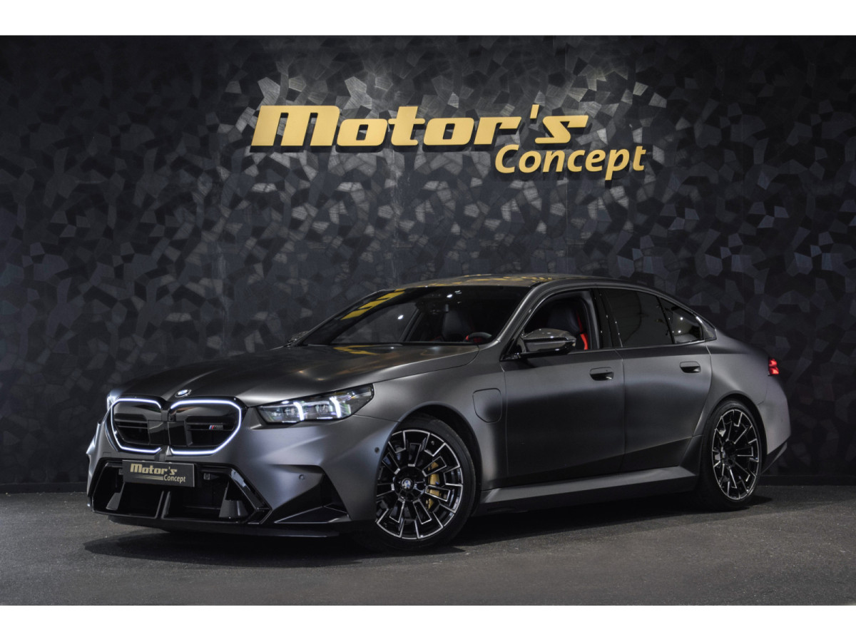 BMW M5 G90 Frozen Deep Grey Metallic - PACK CARBONE