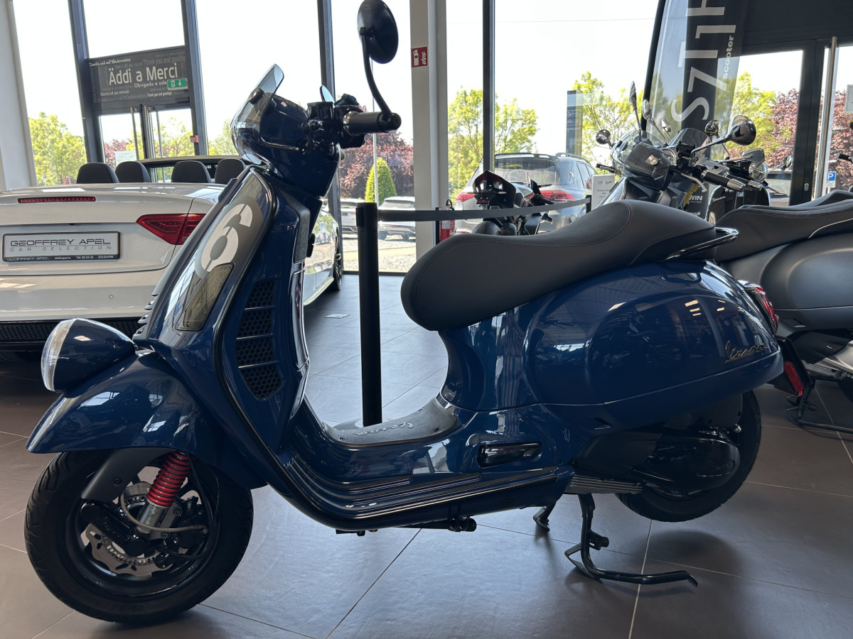 Vespa Faro Basso SEI GIORNI STH71 Edition 300