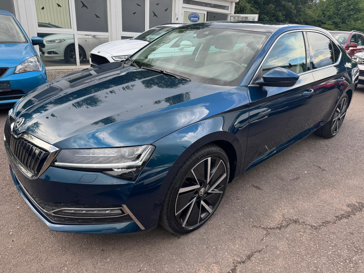 Skoda Superb SKODA SUPERB HYBRID LED NAVI LEDER ASSITENTEN AHK