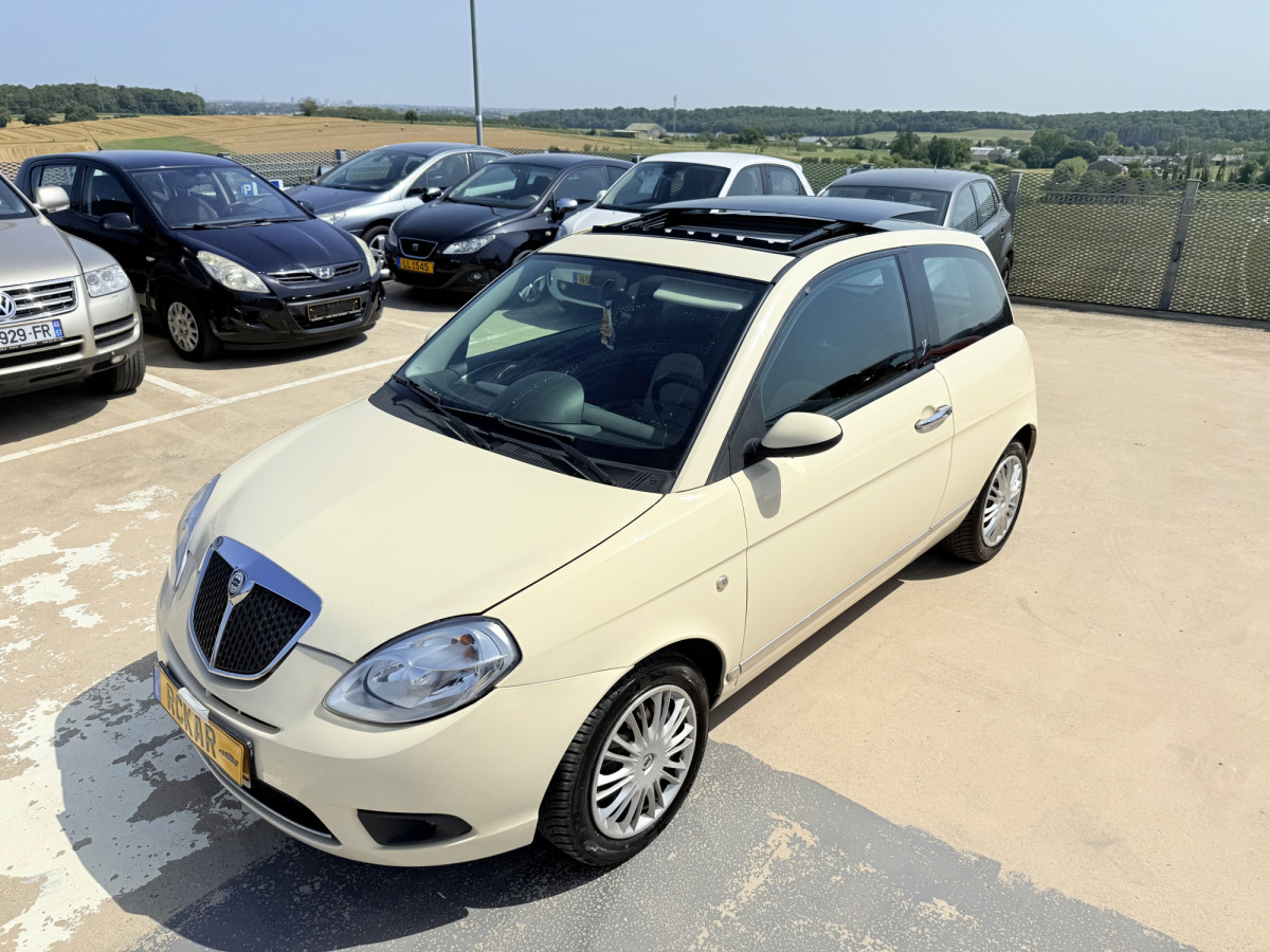 Lancia Ypsilon 1.4 16v 95ch Automatique Pano