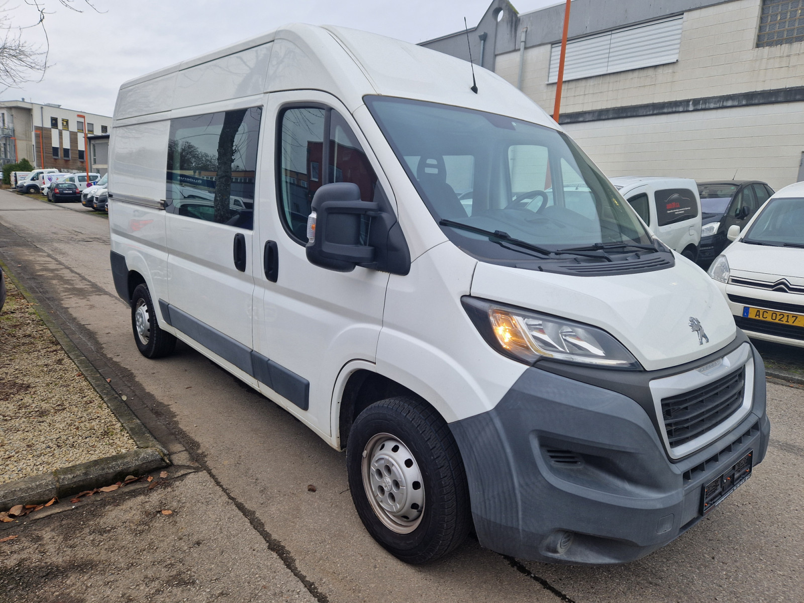 Peugeot Boxer 2.0 Hdi 130 CV Double Cabine 6 Places Garantie 12 Mois