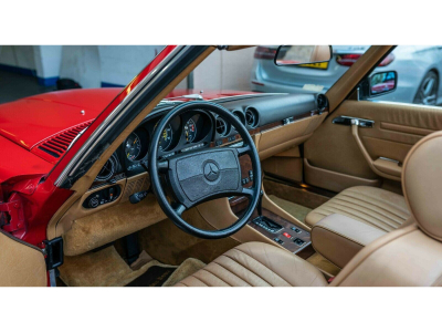 Mercedes-Benz SL 560 R107