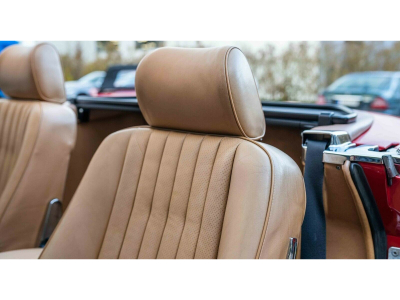 Mercedes-Benz SL 560 R107