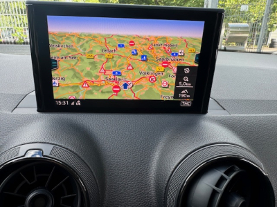 Audi Q2 AUDI Q2 SPORT LEDER NAVI LED SHZ TEMPOMAT MFL