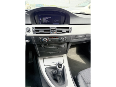 BMW 325 i 218ch LCI