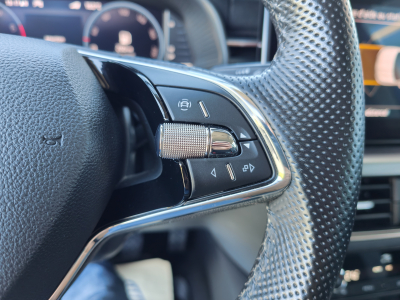 Skoda Kamiq 1.0 TSI CARPLAY CAMERA VOLANT + SIEGES CHAUFF CHAUFF