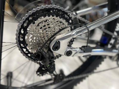 Yamaha Moro 07 30 TH S Rock Shox 160 mm, Magura freins 4 pistons,  PW séries 85 Nm / 500 Wh, 36 V, roue 27,5'', cadre allu, 24 Kg.