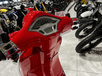 Vespa Primavera 125 RED inclus kit top case 1B00001600R7+606525M+CM273129+B000815
