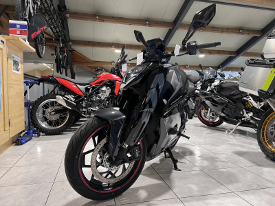 Ultraviolette F77 SuperStreet Cosmic Black