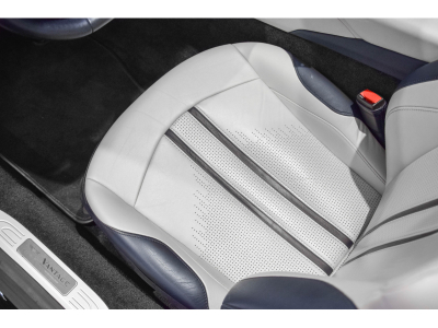 Aston Martin V8 Vantage ROADSTER - Ultramarine Black