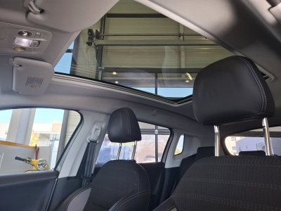 Peugeot 2008 1.6 E-HDI 92 ALLURE, B.AUTO ,1 HAND / 15600KM, CUIR, NAVI, TEMPOMAT, BLUETOOTH,GARANTIE 12 MOIS