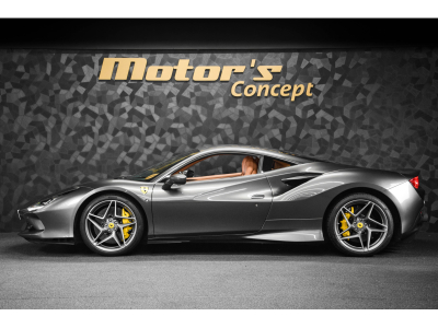 Ferrari F8 Tributo V8 - GRIGIO SILVERSTONE 740