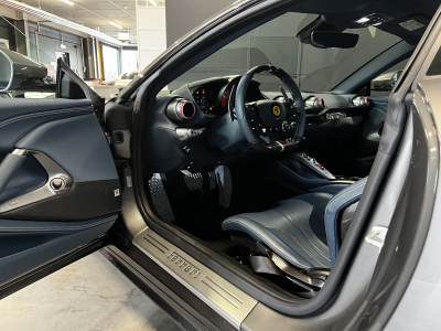 Ferrari 812 Superfast SUPERFAST(COVERING)/1Hd/ RACING SEATS/DISPLAY/CARBON/ 20*/LIFT VOLL