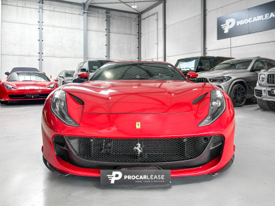 Ferrari 812 Superfast SUPERFAST(COVERING)/1Hd/ RACING SEATS/DISPLAY/CARBON/ 20*/LIFT VOLL
