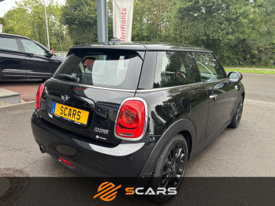 MINI Cooper 1.5 136cv Automat. Carbon Black Color Line