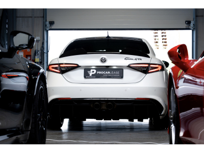 Alfa Romeo Giulia Quadrifoglio GTA 2.9 V6 AT /5 SEATS /VOLL CARBON/  AKRAPOVIC /