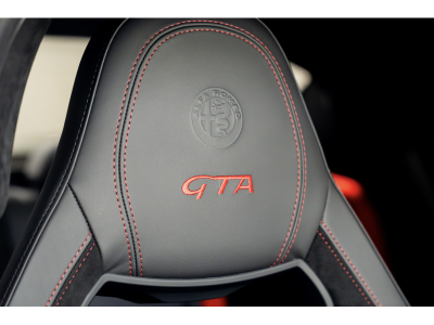Alfa Romeo Giulia Quadrifoglio GTA 2.9 V6 AT /5 SEATS /VOLL CARBON/  AKRAPOVIC /
