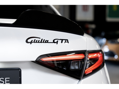 Alfa Romeo Giulia Quadrifoglio GTA 2.9 V6 AT /5 SEATS /VOLL CARBON/  AKRAPOVIC /