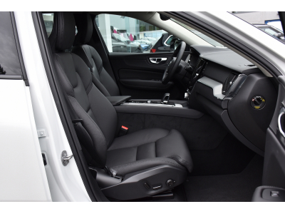 Volvo XC60 2.0 B5 MHEV AWD Plus Dark