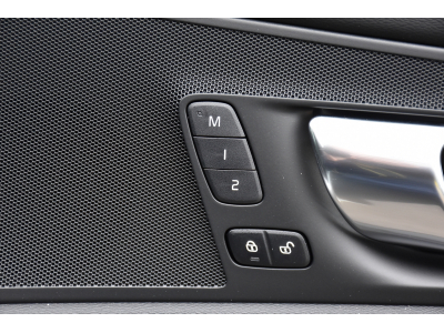 Volvo XC60 2.0 B5 MHEV AWD Plus Dark