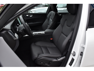 Volvo XC60 2.0 B5 MHEV AWD Plus Dark