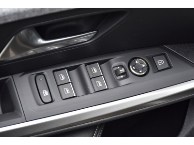 Peugeot 5008 GT Hybrid 145 e-DSC6