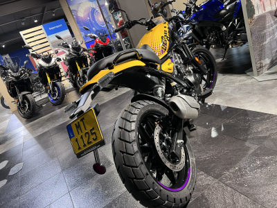 Royal Enfield Guerrilla 450 Yellow Ribbon