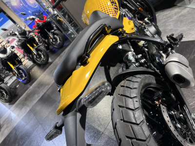 Royal Enfield Guerrilla 450 Yellow Ribbon