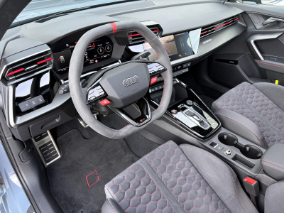 Audi RS3 Sportback 2.5 TFSI quattro/PERF/CARBONE/Pano/ /19/HUD/CAM/SONO/MATRIX