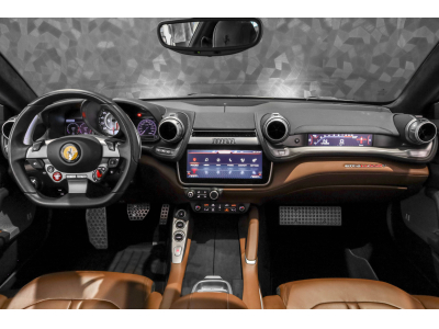 Ferrari GTC4Lusso T V8