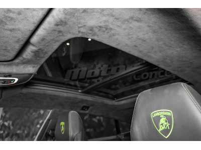 Lamborghini Urus V8 - NERO HELENE / VERDE