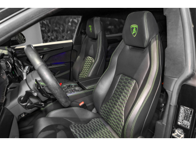 Lamborghini Urus V8 - NERO HELENE / VERDE