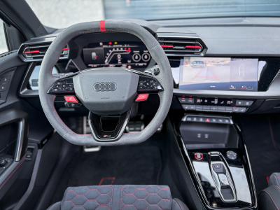 Audi RS3 Sportback 2.5 TFSI quattro/PERF/CARBONE/PANO/19/HUD/VOLL