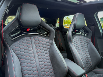 Audi RS3 Sportback 2.5 TFSI quattro/PERF/CARBONE/PANO/19/HUD/VOLL